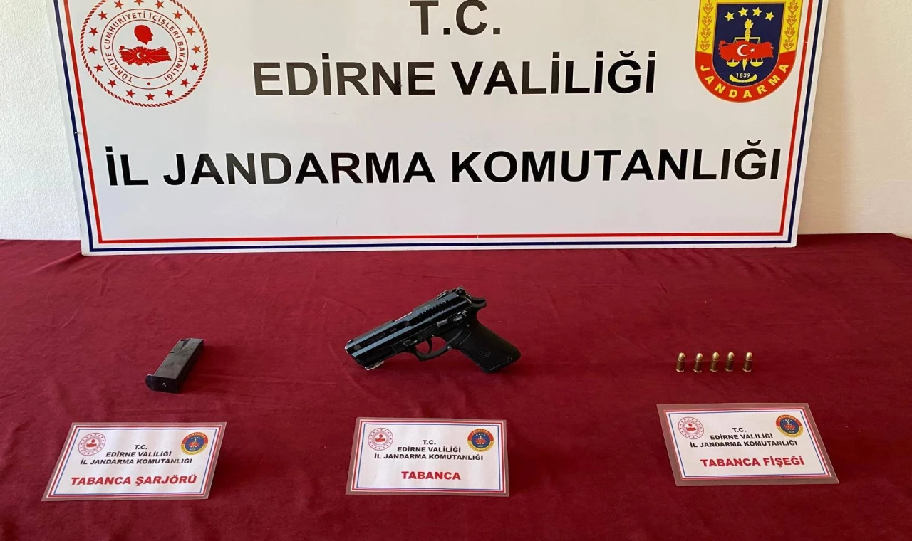 Jandarma Edirne’de tabanca ele geçirdi