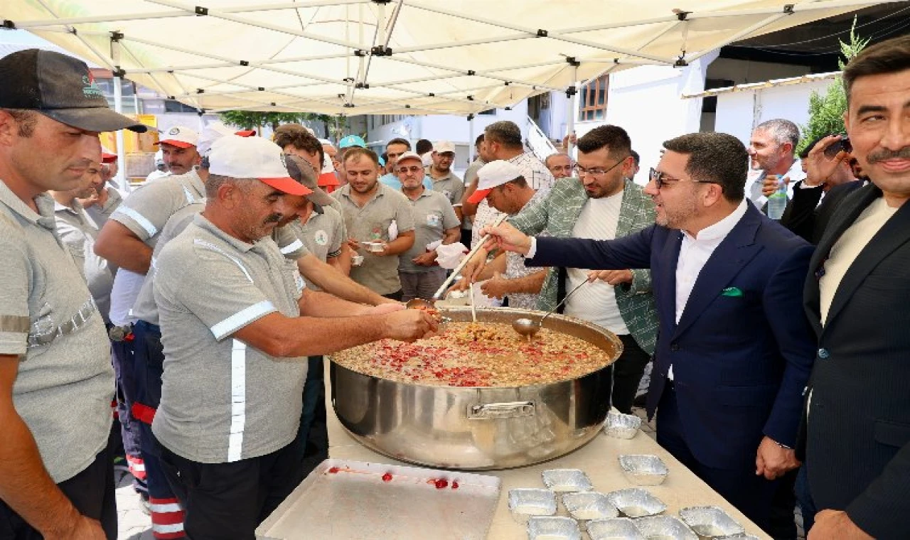 Nevşehir’de belediye personeline aşure ikramı