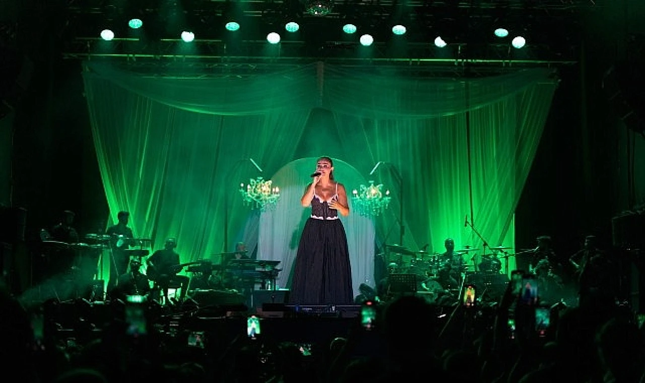 İEF Çim Konserleri’nde Derya Bedavacı’yla İzmir rüzgarı