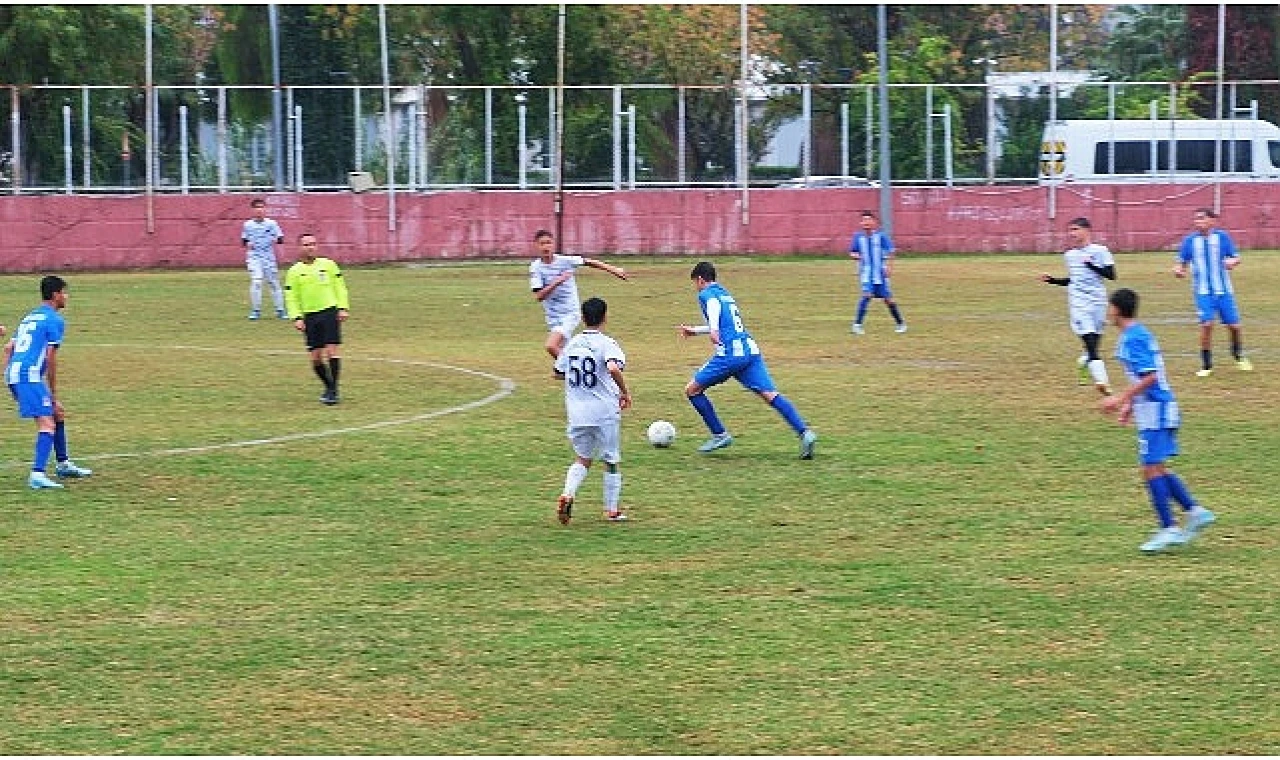 Kemer Belediye Merkez Spor evinde galip geldi: 4-1