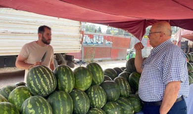 Kelek karpuz iade isteğine pazarcı elinde bıçakla karşı çıktı